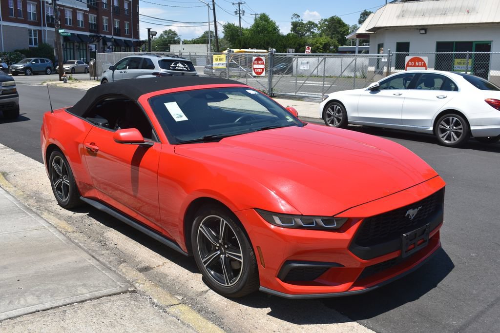 Used 2024 Ford Mustang Convertible RWD image 11