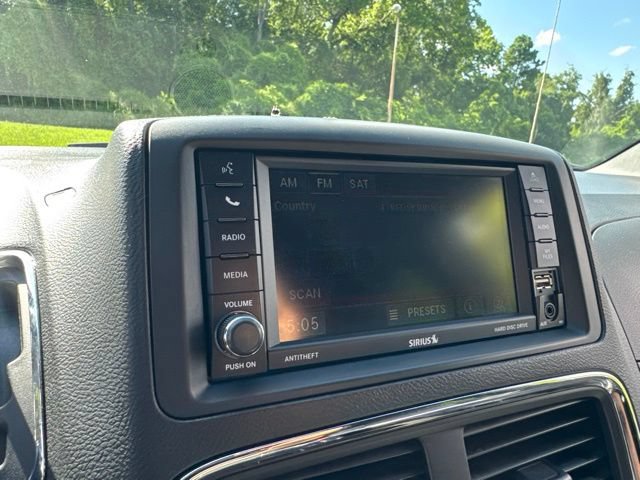 Used 2016 Dodge Grand Caravan R/T FWD image 18