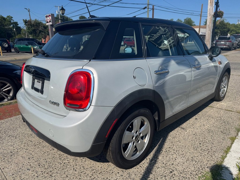 Used 2017 MINI Cooper 4-Door Hardtop image 6