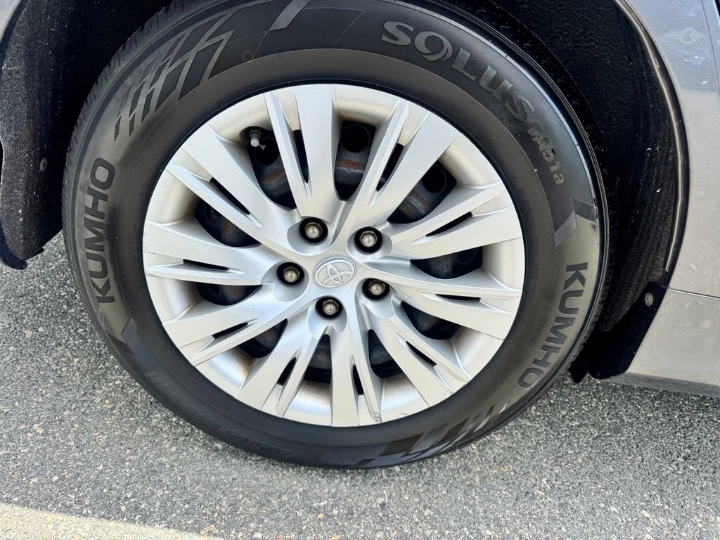 Used 2012 Toyota Camry LE FWD image 33