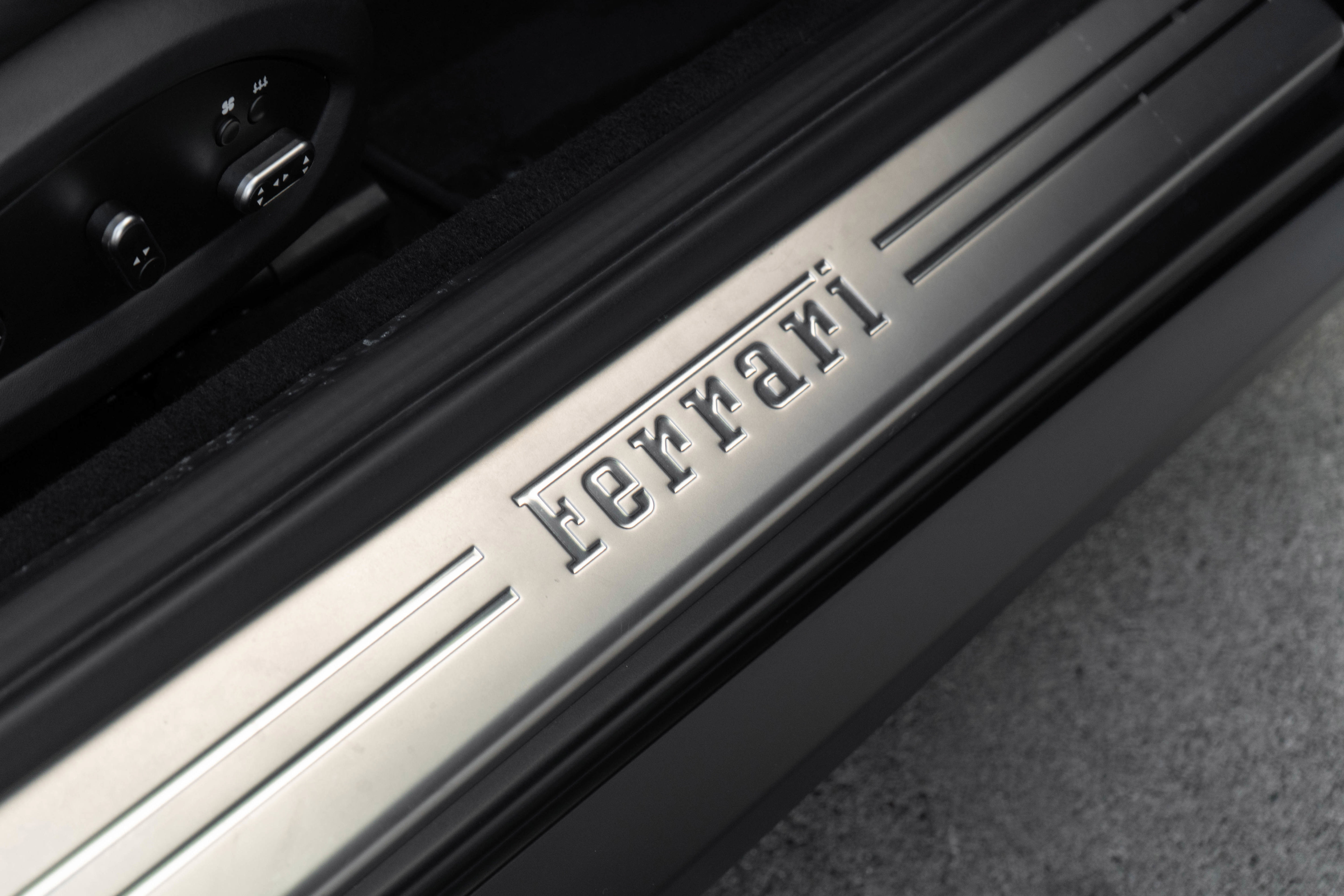 Used 2018 Ferrari GTC4Lusso T RWD image 32