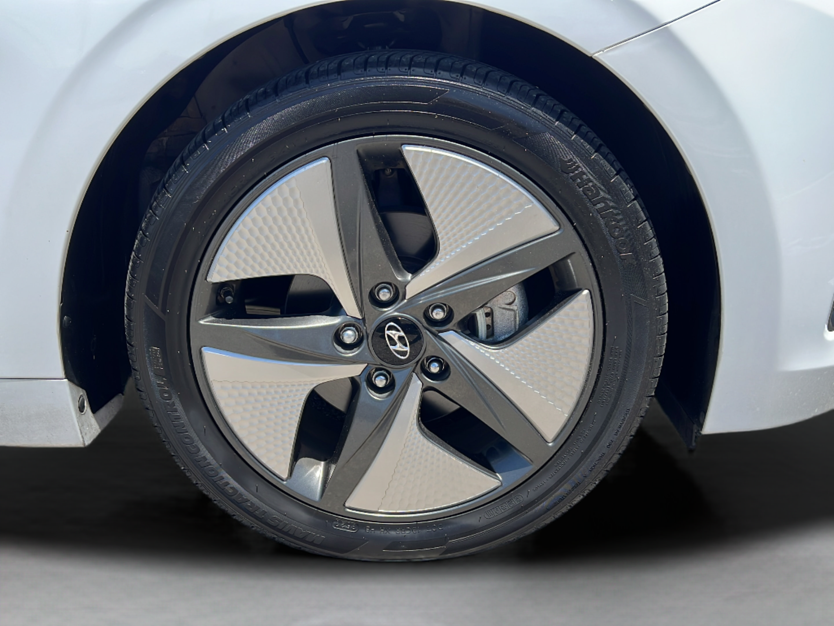 Certified 2021 Hyundai Ioniq Limited FWD image 23