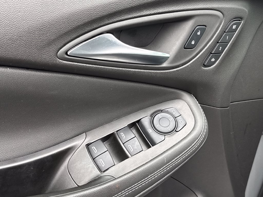 Certified 2024 Buick Encore GX Avenir FWD image 13