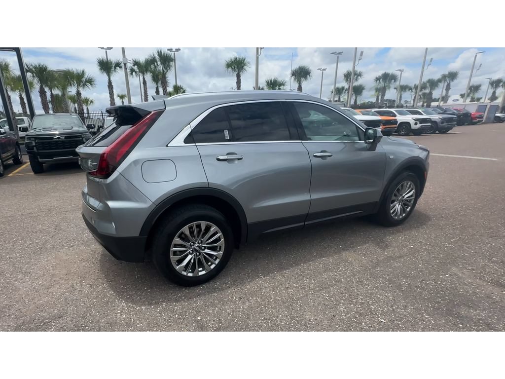 Used 2024 Cadillac XT4 Premium Luxury FWD image 2