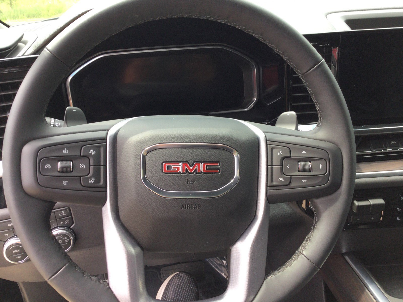 Used 2026 GMC Sierra 1500 SLT w/ SLT Premium Package AWD/4WD image 14