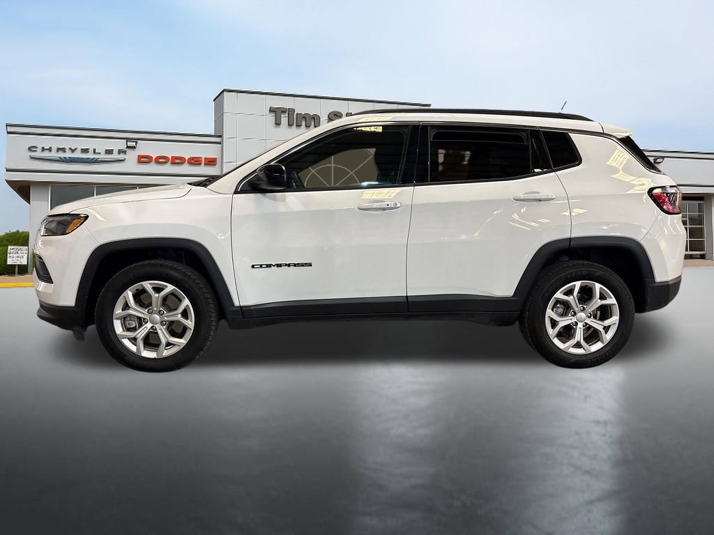Used 2024 Jeep Compass Latitude w/ Convenience Group image 2