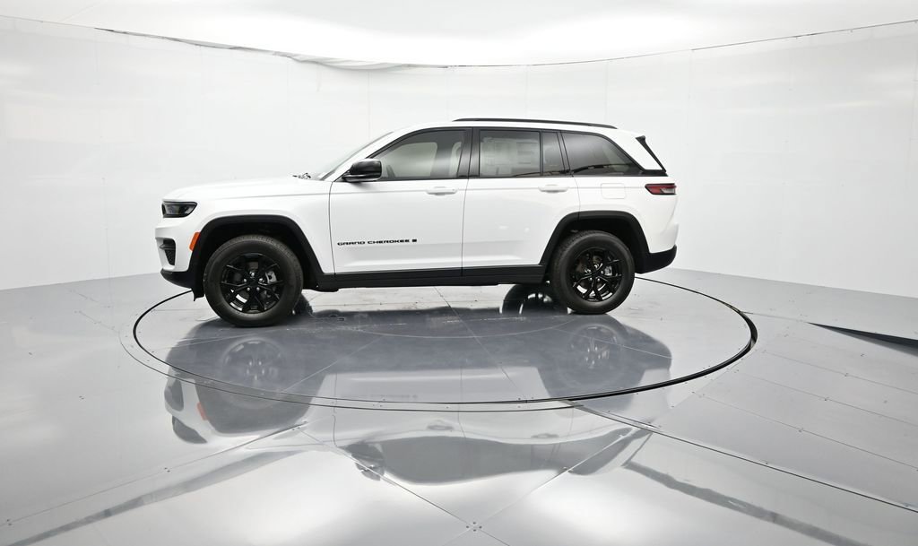 New 2025 Jeep Grand Cherokee Altitude image 9