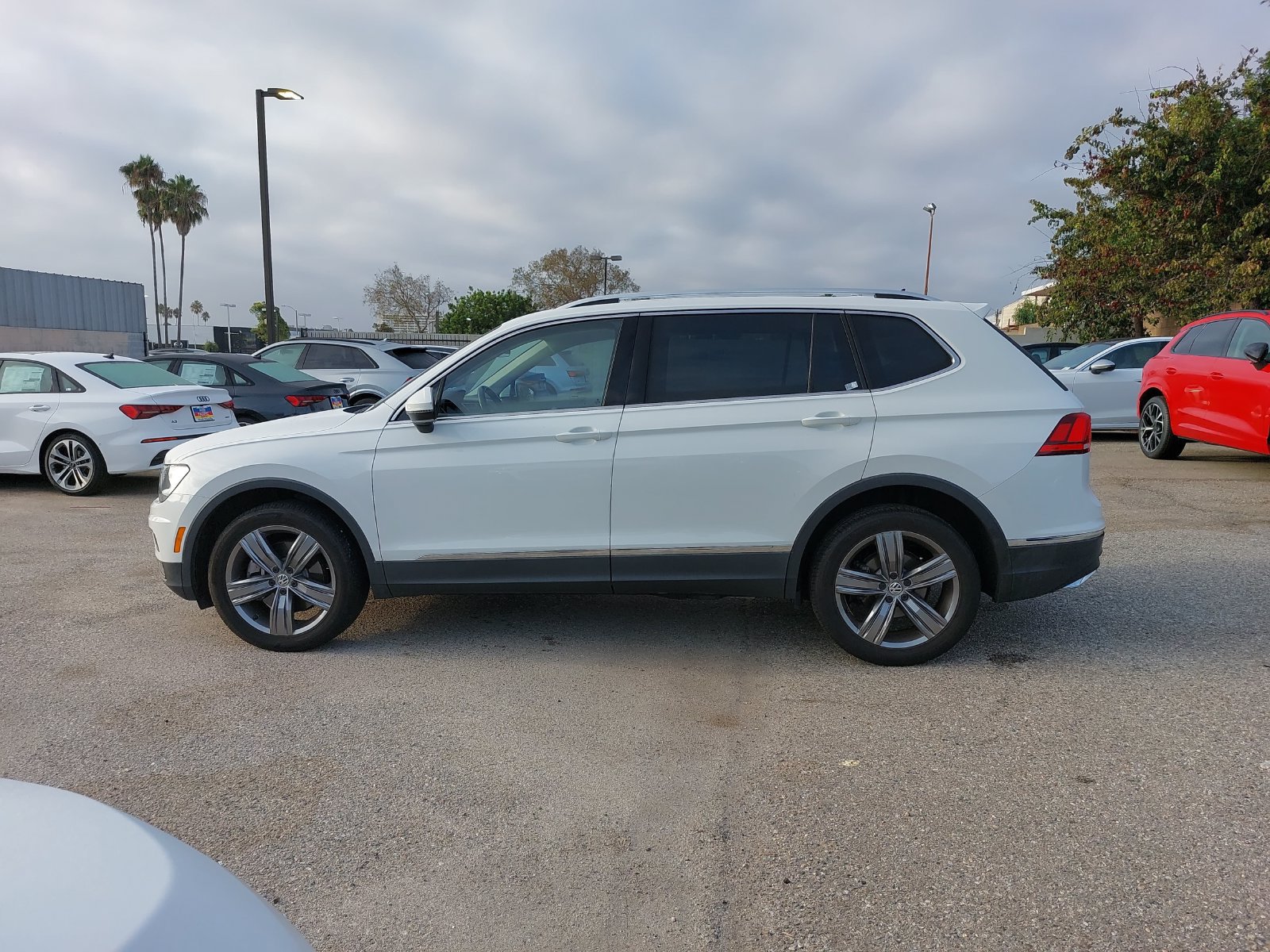 Used 2021 Volkswagen Tiguan SEL AWD/4WD image 8