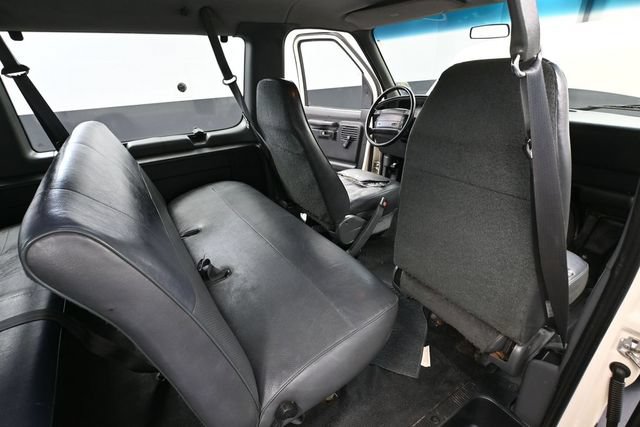 Used 1995 Ford E-150 and Econoline 150 Club Wagon RWD image 32