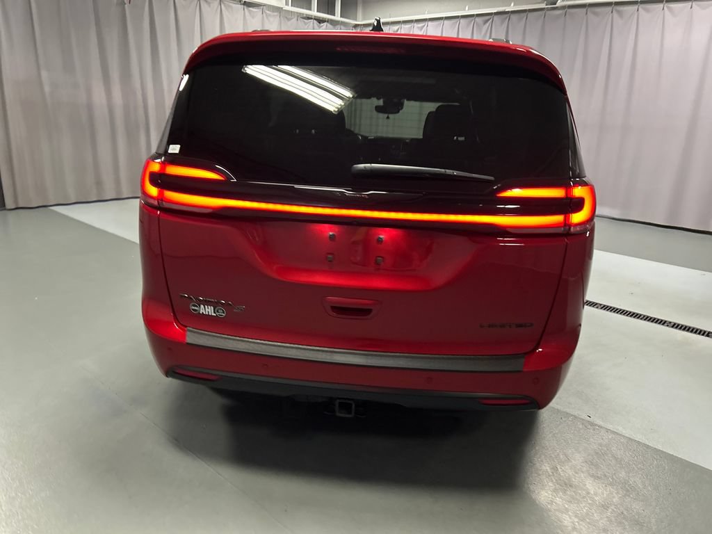 Used 2025 Chrysler Pacifica Limited w/ Trailer Tow Group FWD image 6