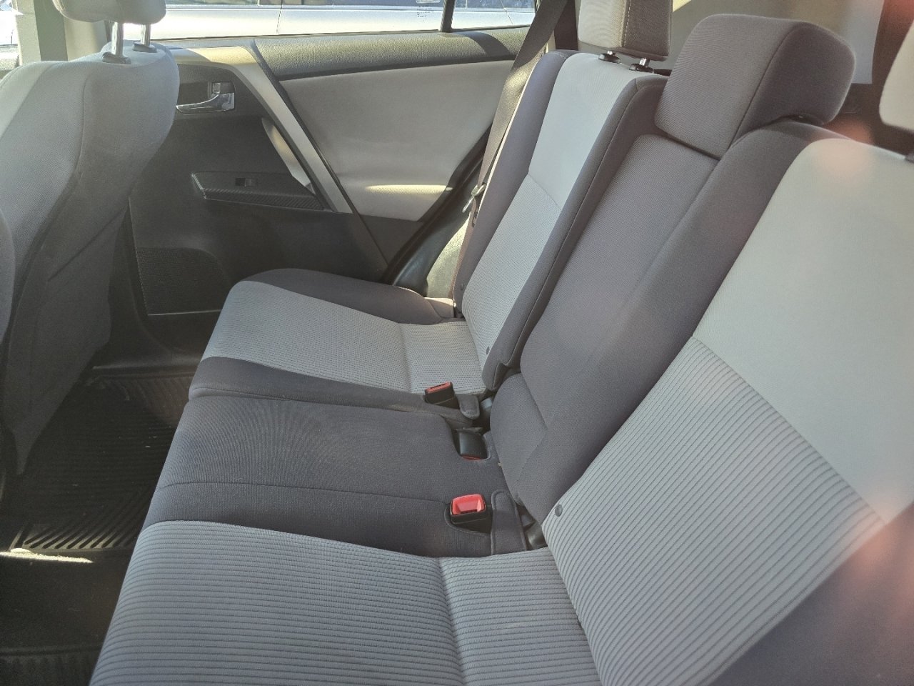 Used 2015 Toyota RAV4 XLE AWD/4WD image 22