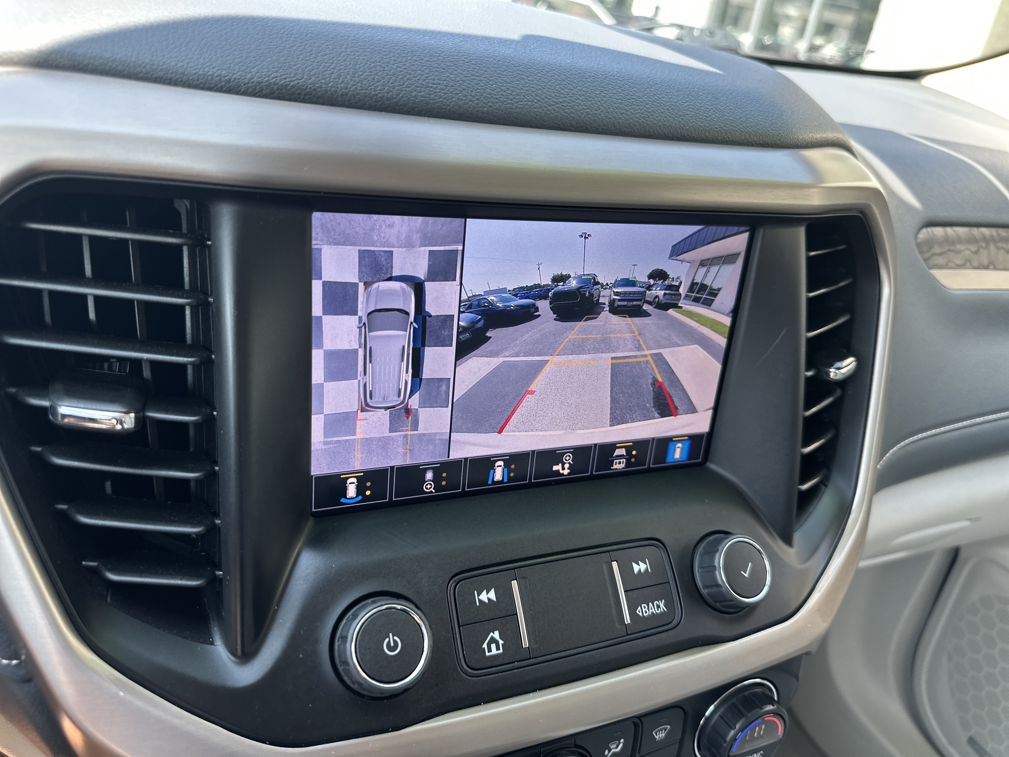 Used 2021 GMC Acadia Denali w/ Denali Technology Package FWD image 12