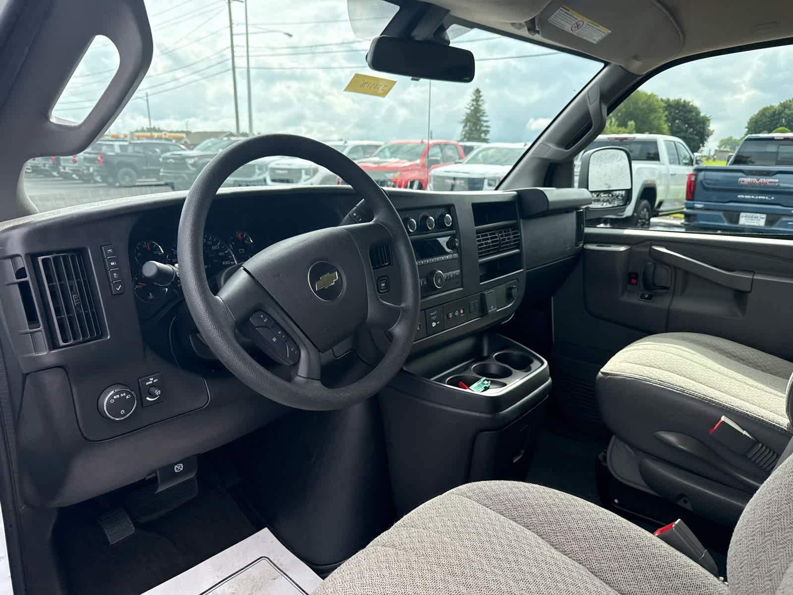 Certified 2024 Chevrolet Express 3500 LT w/ LT Preferred Equipment Group RWD image 11