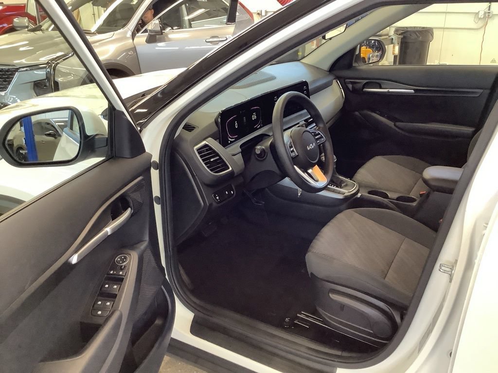 Certified 2024 Kia Seltos LX AWD/4WD image 18