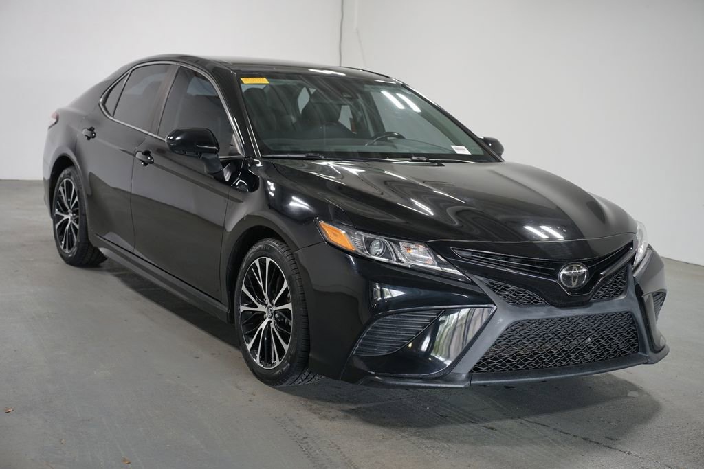Certified 2020 Toyota Camry SE image 3
