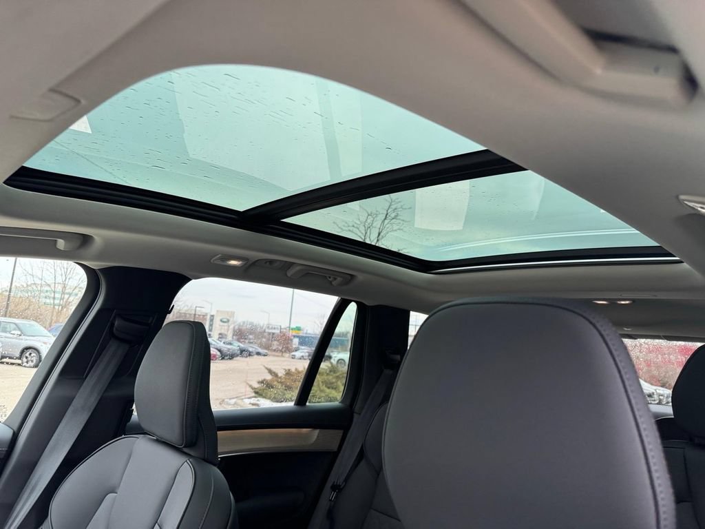 New 2026 Volvo XC90 T8 Plus w/ Protection Package Premier AWD/4WD image 7