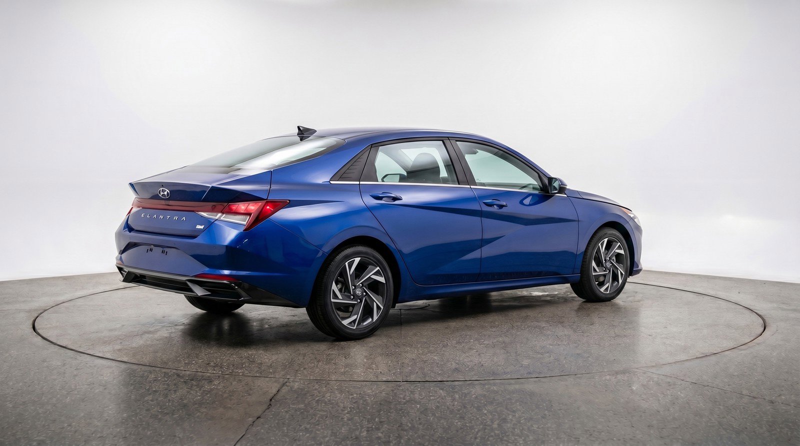 Used 2025 Hyundai Elantra SEL FWD image 9