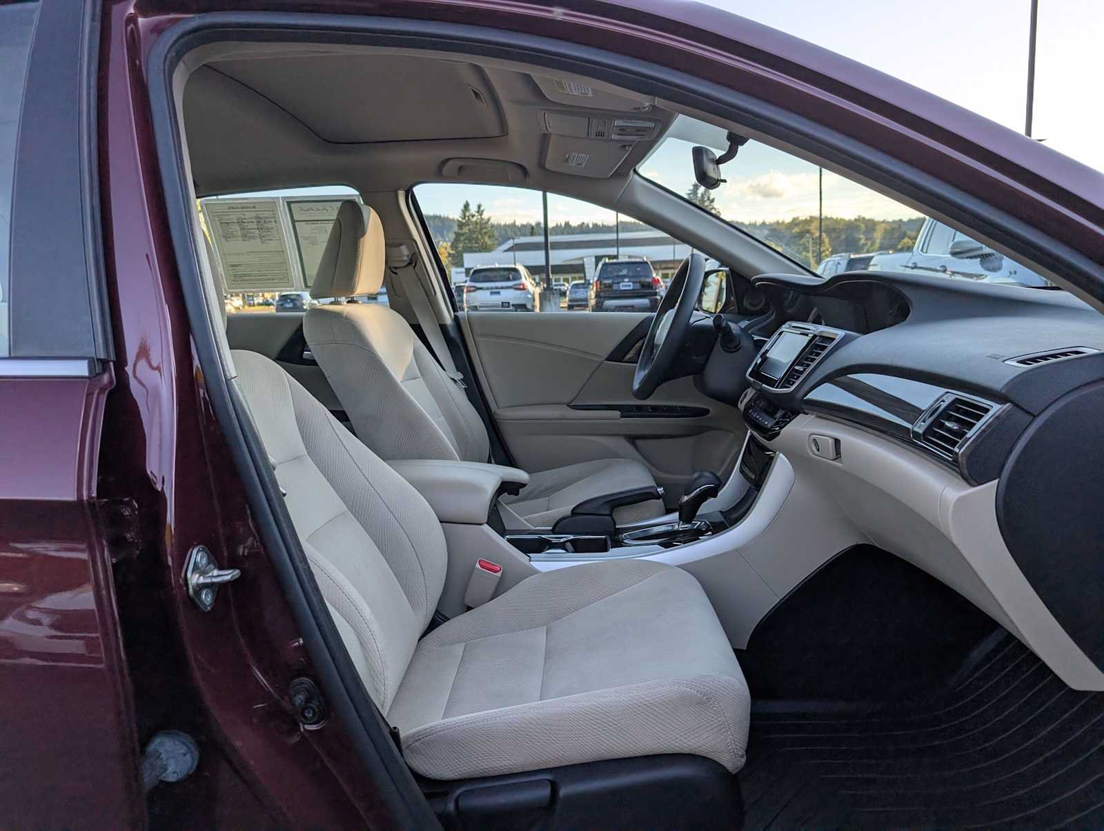 Used 2017 Honda Accord EX image 10