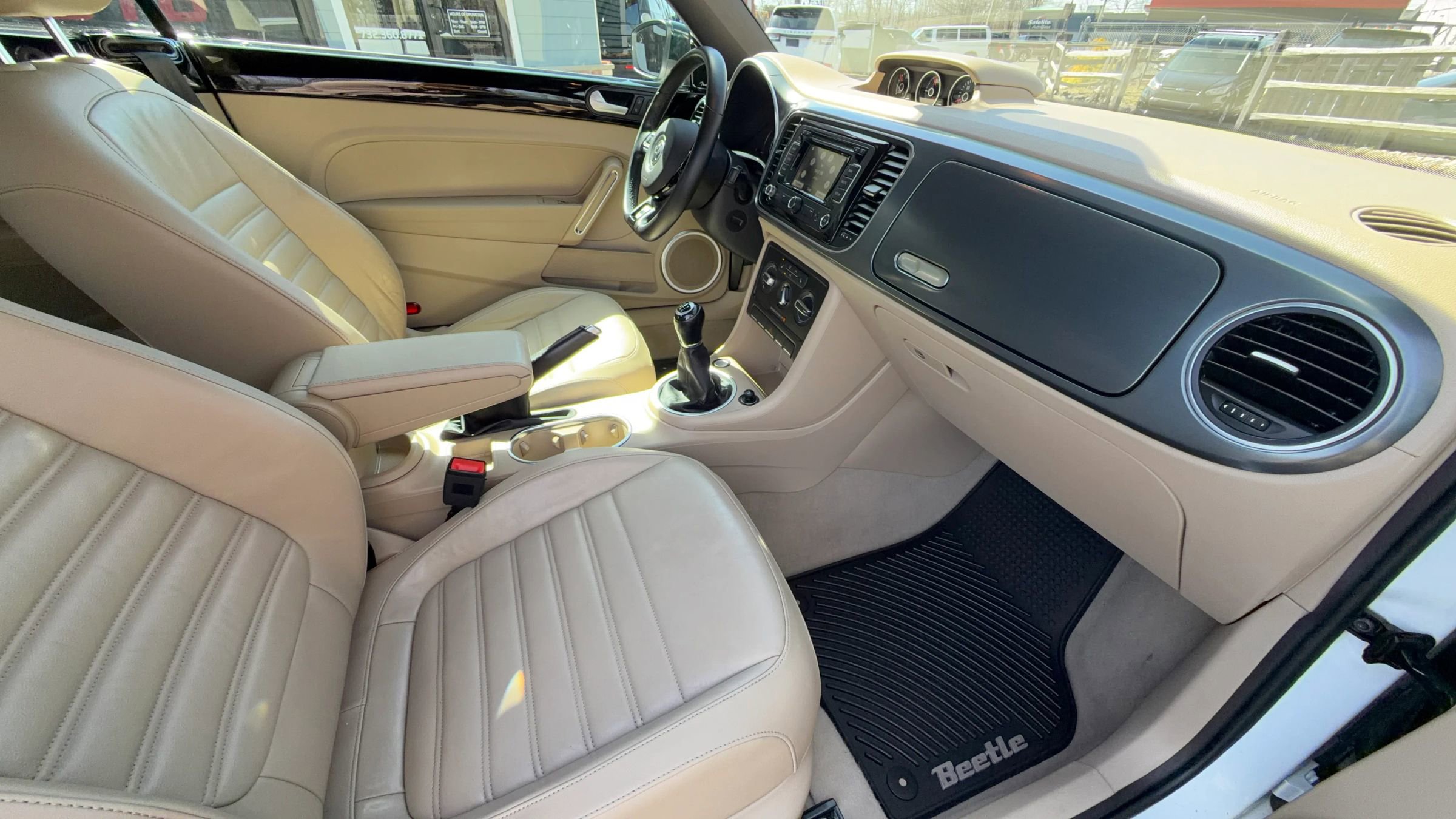 Used 2015 Volkswagen Beetle R-Line image 34