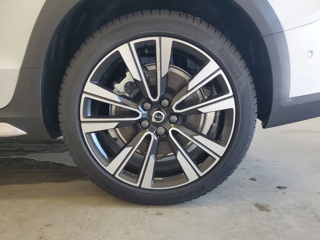 New 2025 Volvo V60 B5 Cross Country Ultra w/ Protection Package Premier image 12