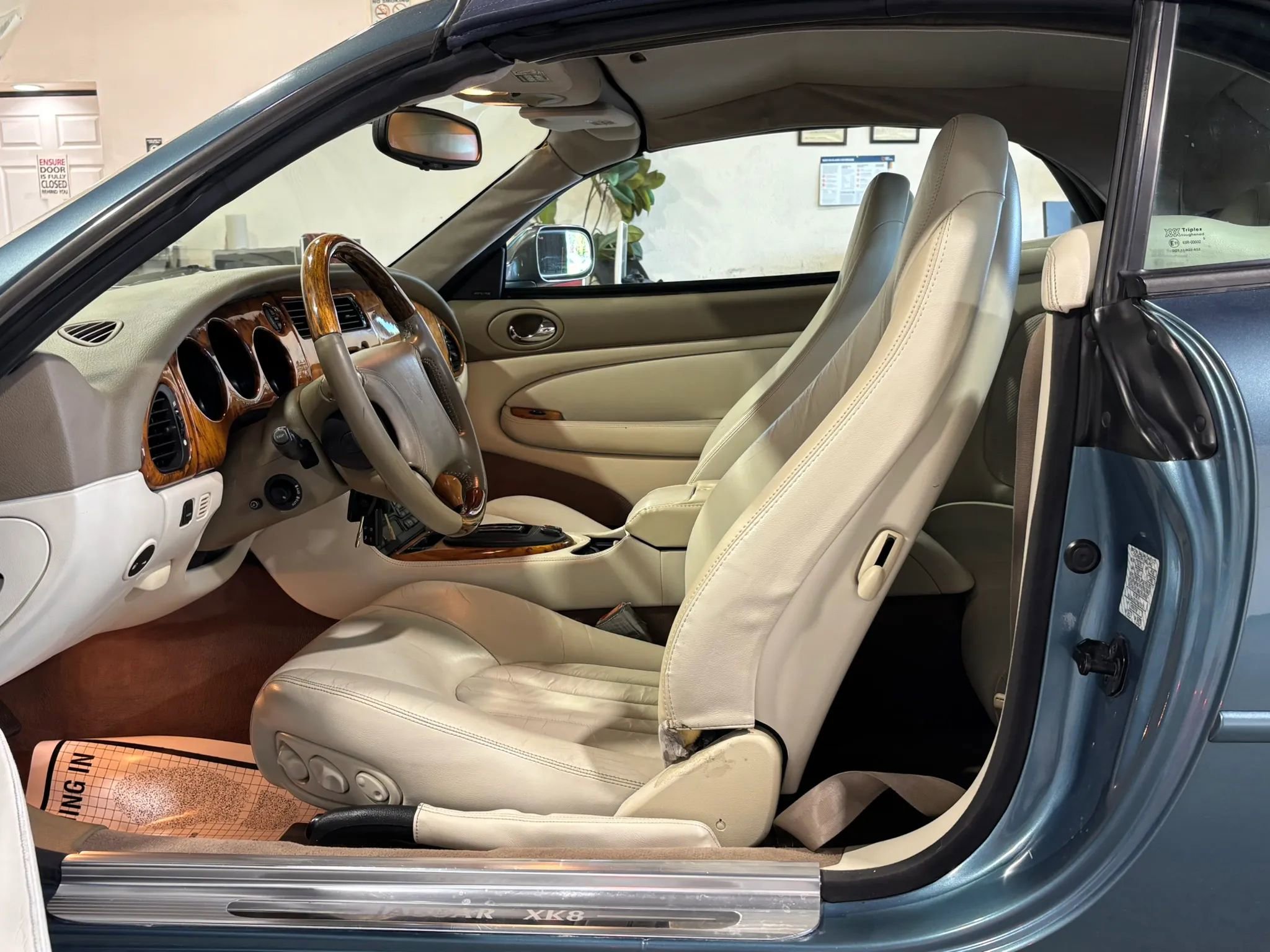 Used 2000 Jaguar XK8 Convertible RWD image 17