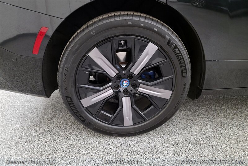 Used 2024 BMW iX xDrive50 w/ Sport Package AWD/4WD image 18