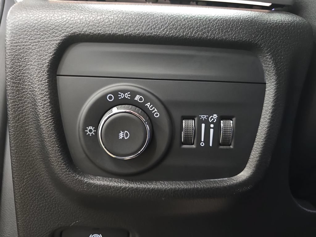 Used 2023 Jeep Grand Cherokee L Limited AWD/4WD image 27