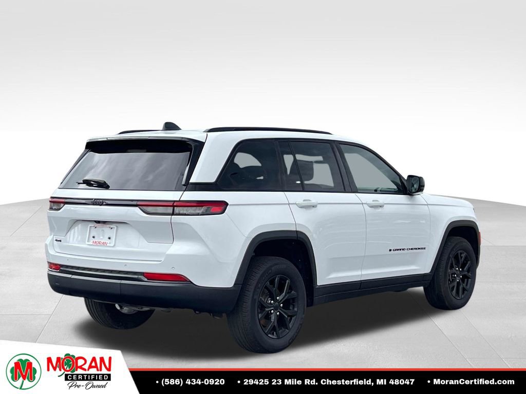 Used 2024 Jeep Grand Cherokee Altitude AWD/4WD image 5