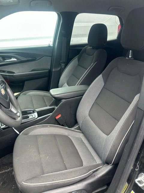 Used 2023 Chevrolet TrailBlazer LT FWD image 2