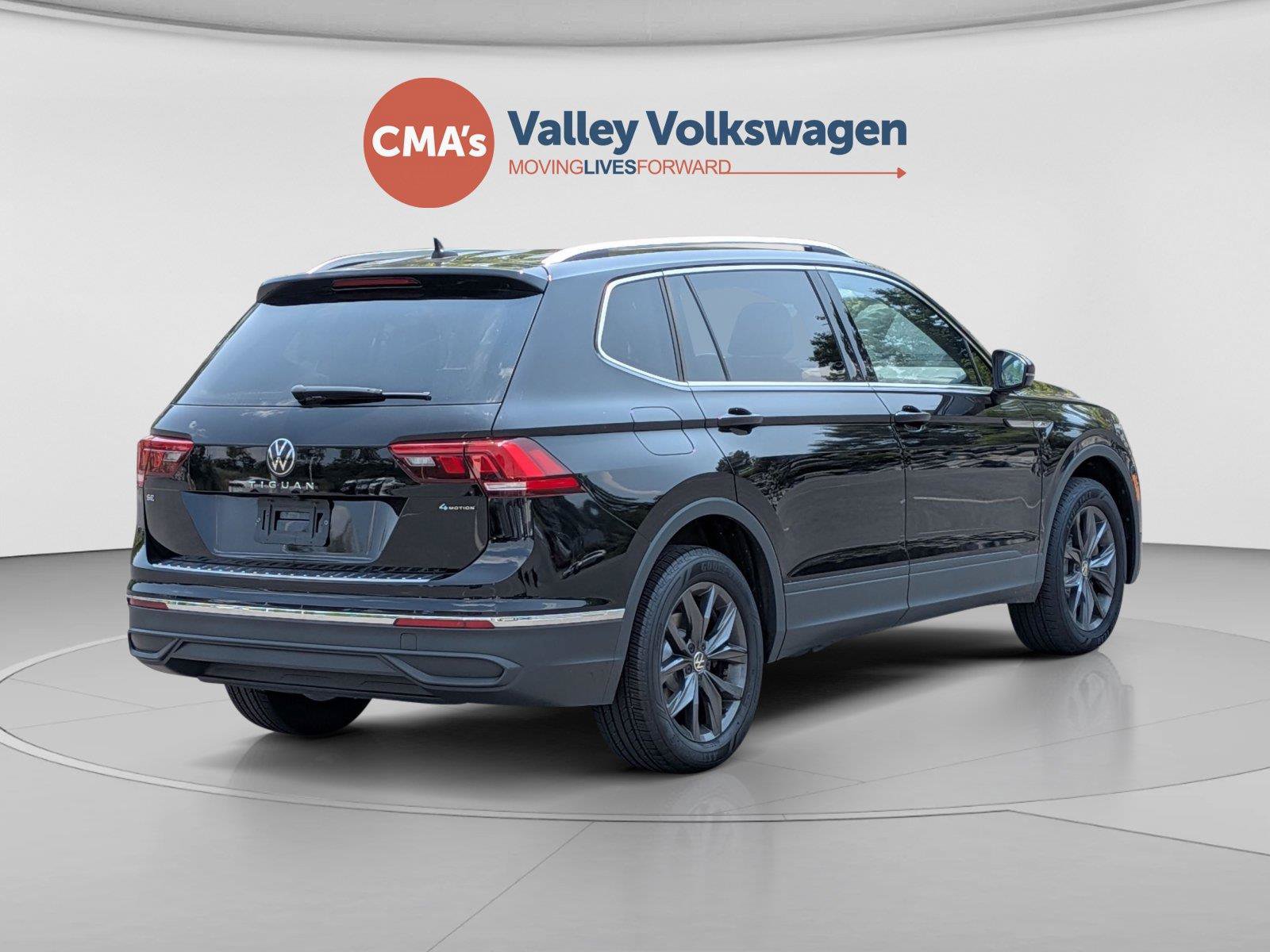 Used 2023 Volkswagen Tiguan SE w/ Panoramic Sunroof Package AWD/4WD image 5