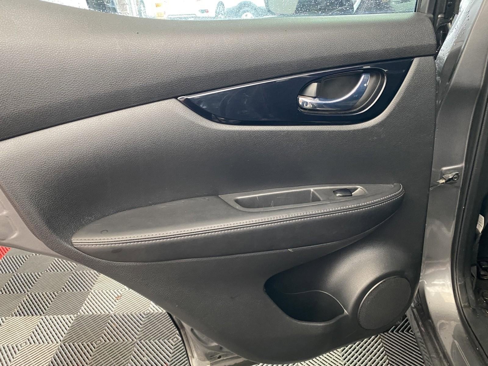 Used 2019 Nissan Rogue Sport SV w/ Technology Package image 16