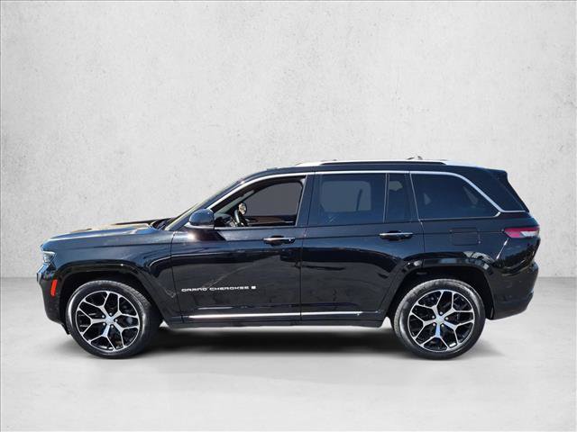 Used 2023 Jeep Grand Cherokee Summit AWD/4WD image 9