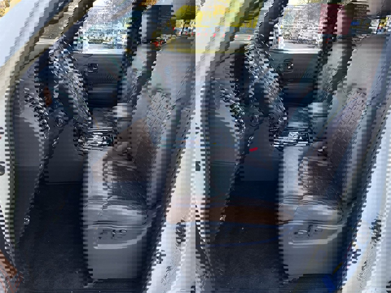 Certified 2020 Nissan Armada Platinum w/ Platinum Reserve Package image 21