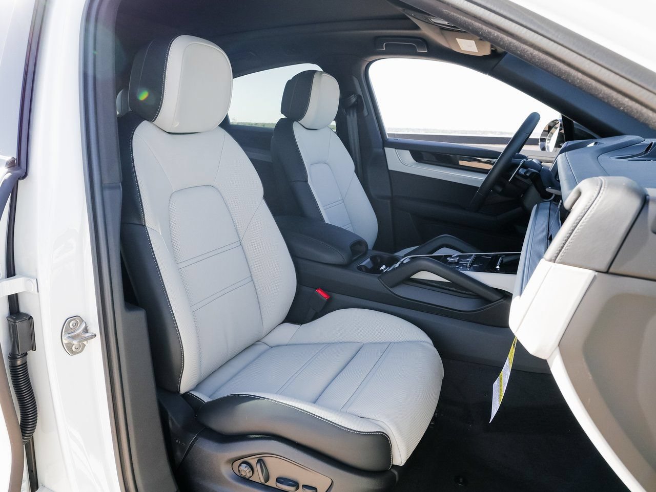 Certified 2026 Porsche Cayenne Coupe AWD/4WD image 28