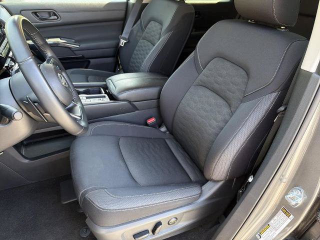 Certified 2025 Nissan Pathfinder SV FWD image 17