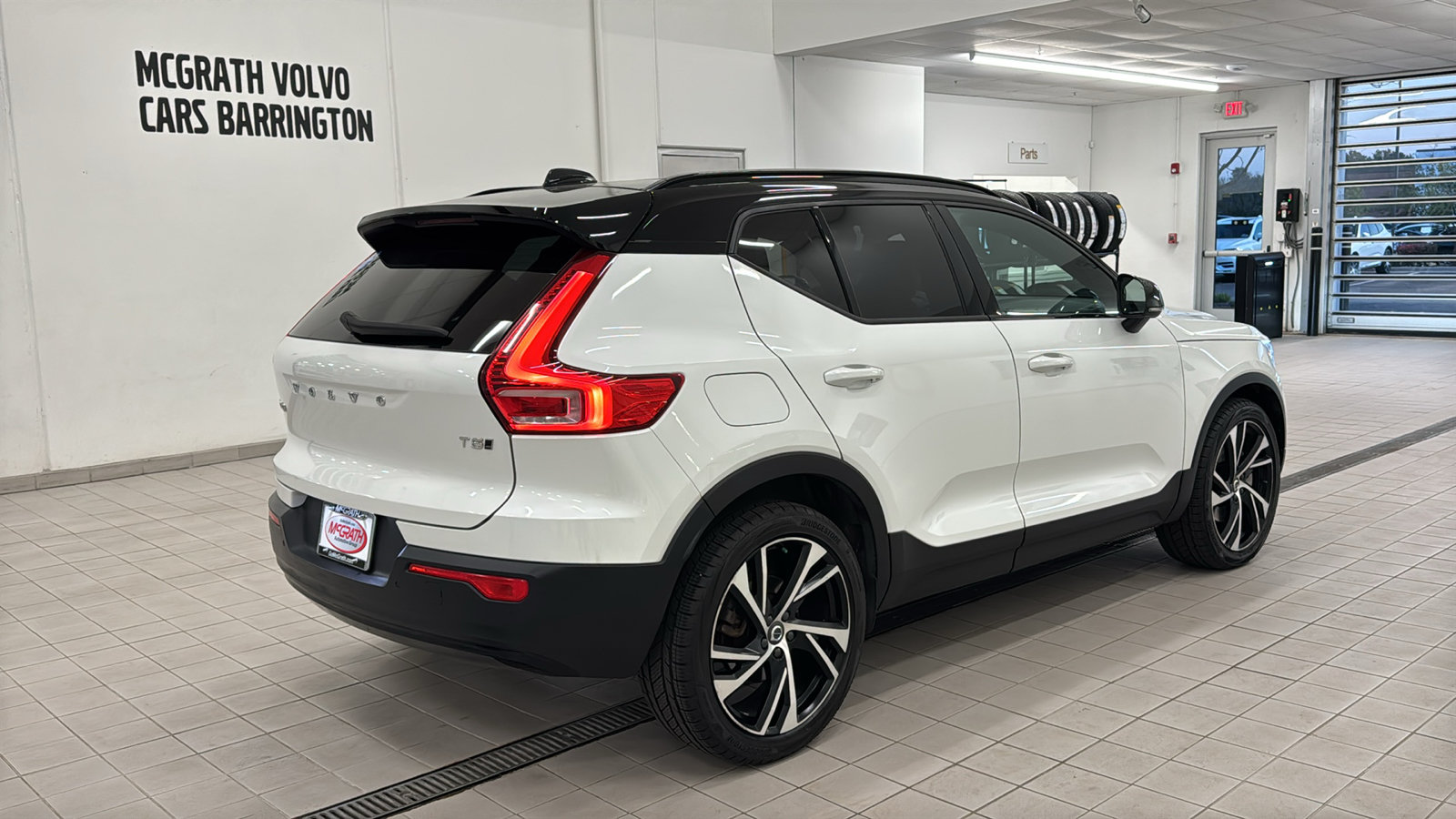 Used 2021 Volvo XC40 T5 R-Design w/ Protection Package AWD/4WD image 5