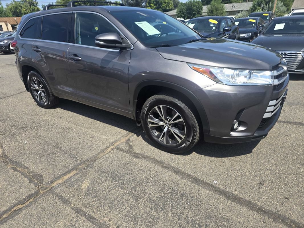Used 2017 Toyota Highlander LE AWD/4WD image 7