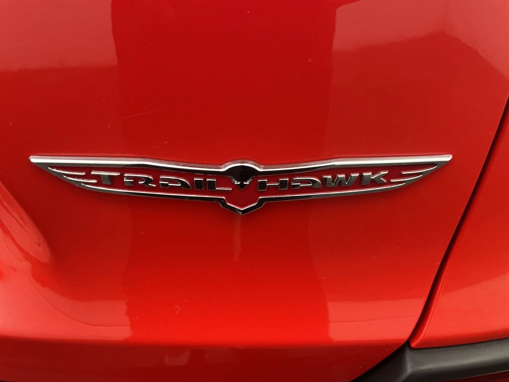 Used 2019 Jeep Cherokee Trailhawk w/ Comfort & Convenience Group AWD/4WD image 25