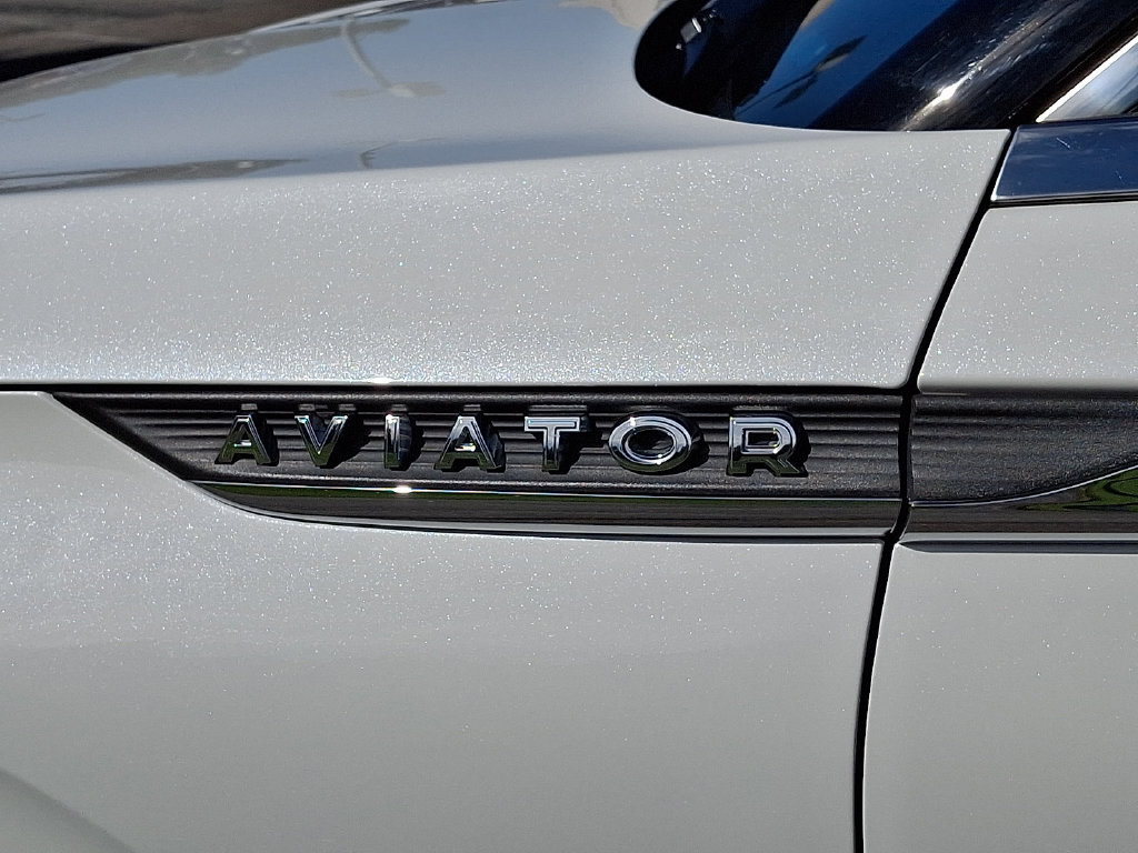 Used 2025 Lincoln Aviator AWD image 33