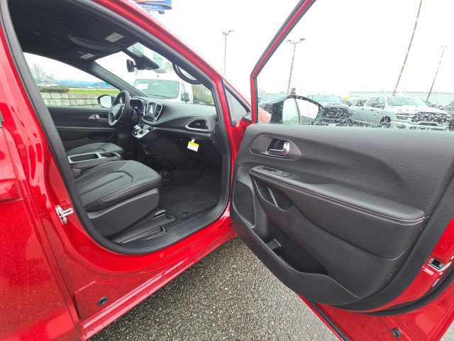 New 2026 Chrysler Pacifica Select w/ S Appearance Package FWD image 11