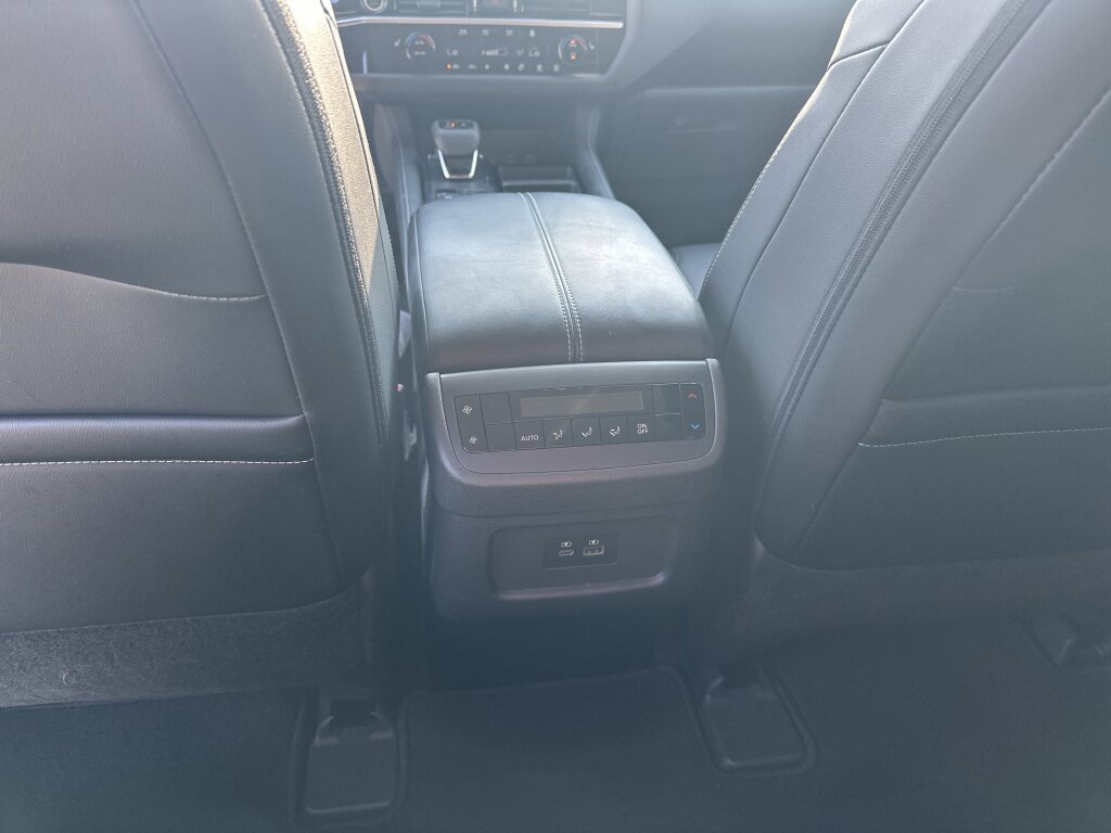 Used 2023 Nissan Pathfinder SL w/ Lighting Package (N92) image 12