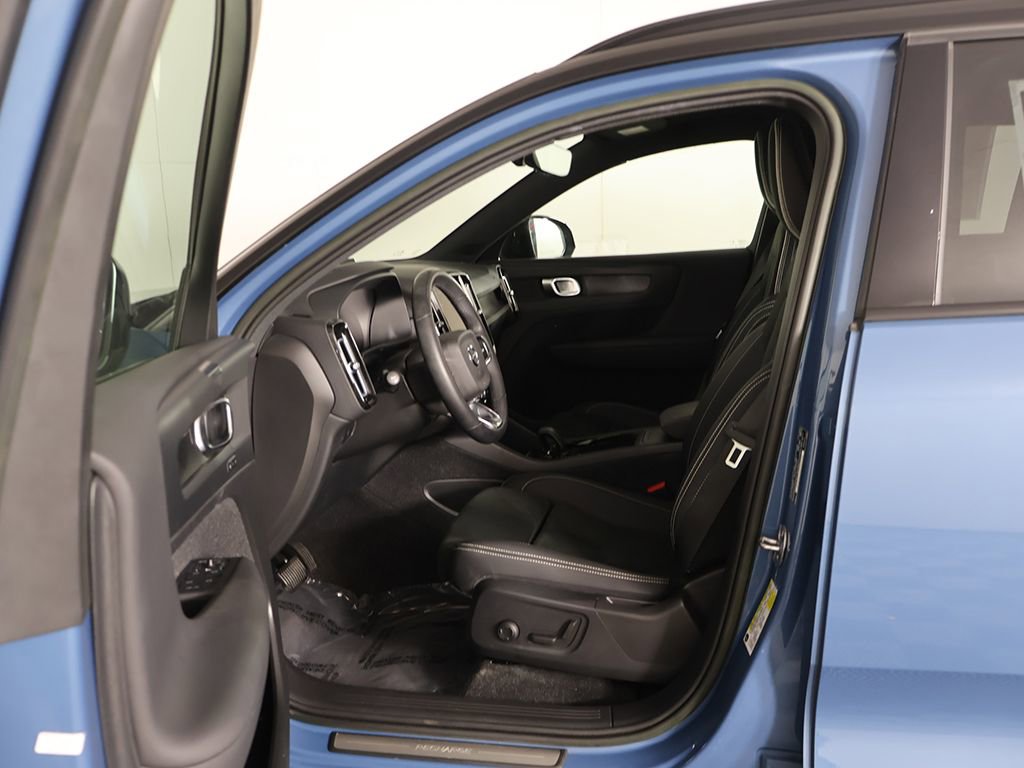 Used 2023 Volvo XC40 Recharge Plus AWD/4WD image 27