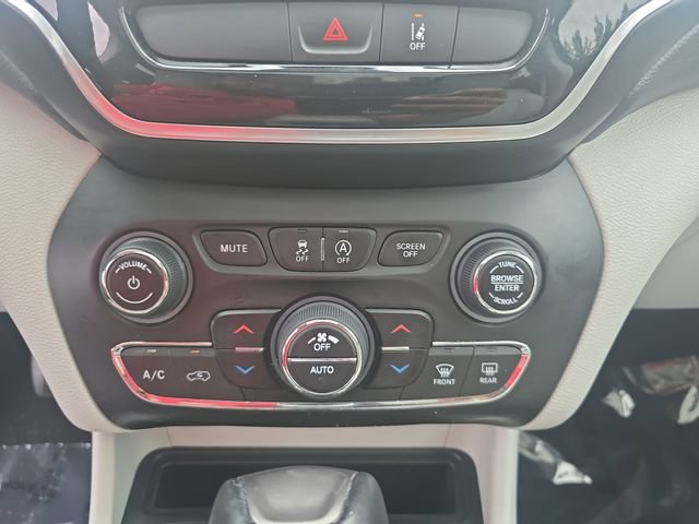 Used 2022 Jeep Cherokee Limited AWD/4WD image 26