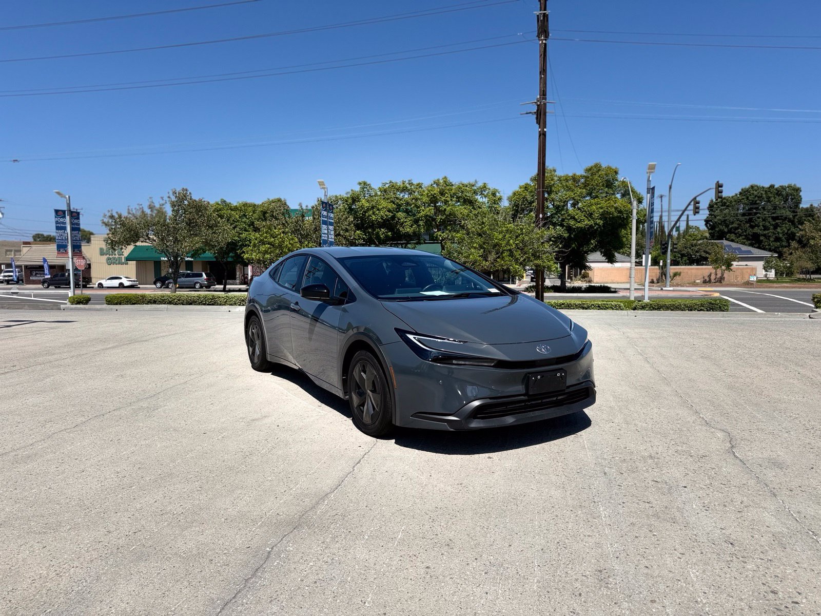 Used 2025 Toyota Prius LE FWD image 4