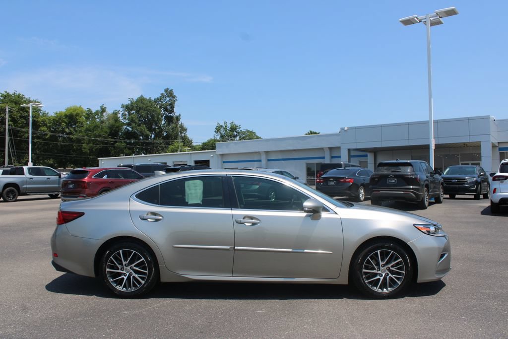 Used 2018 Lexus ES 350 w/ Luxury Package w/Wood Trim FWD image 11