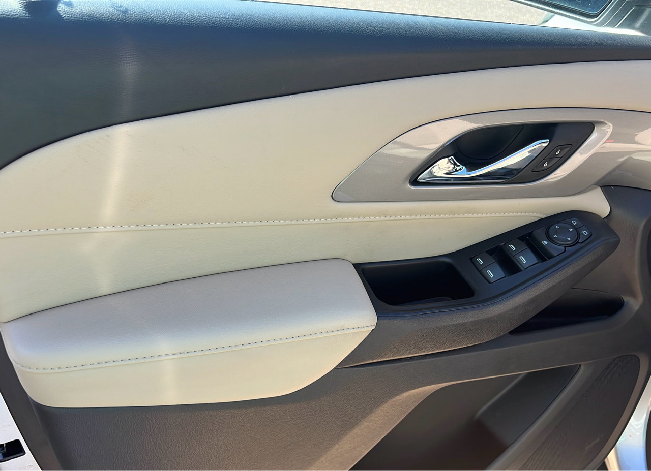 Used 2022 Chevrolet Traverse LS image 12