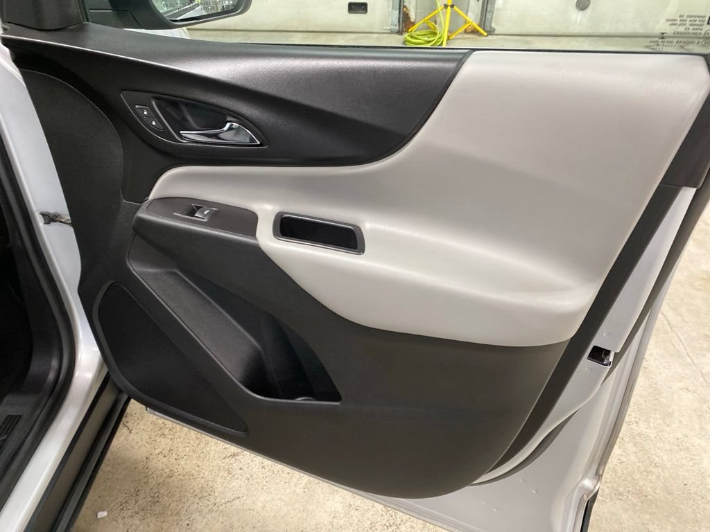 Used 2019 Chevrolet Equinox LS w/ LS Convenience Package AWD/4WD image 18