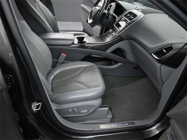 Used 2020 Lincoln Nautilus Reserve w/ Equipment Group 202A image 13