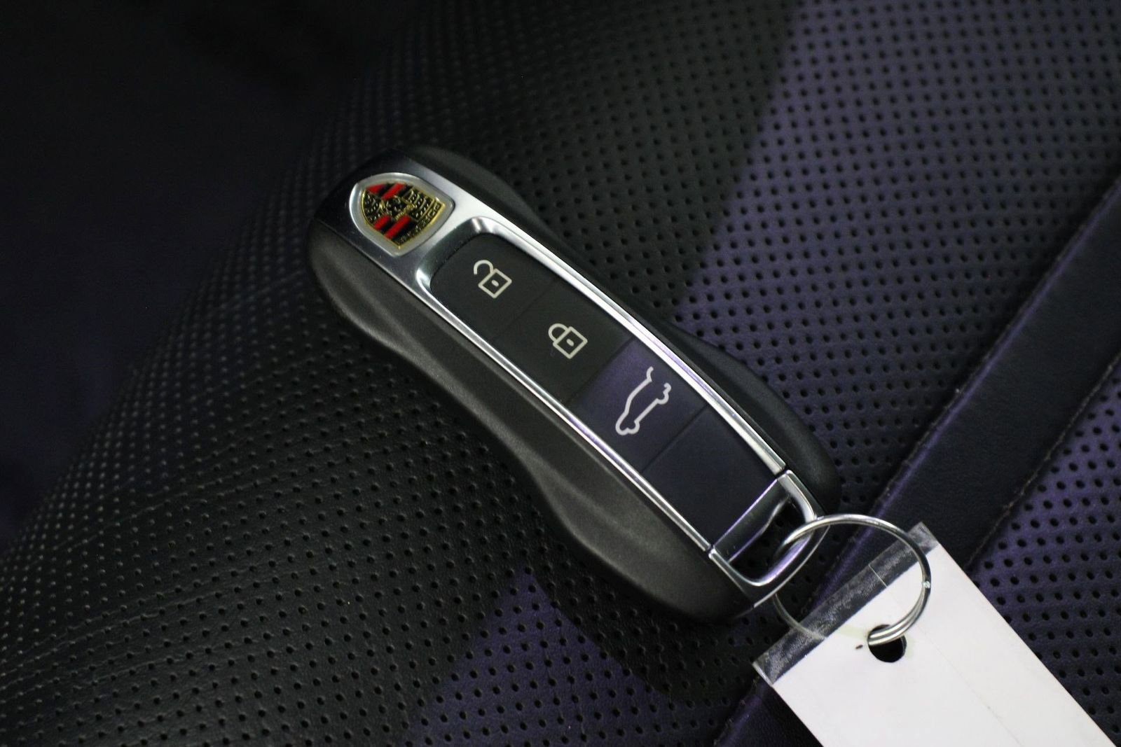 Certified 2023 Porsche Cayenne Platinum Edition image 34