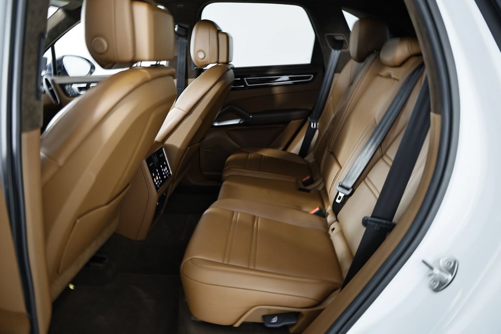 Certified 2023 Porsche Cayenne Turbo S AWD/4WD image 28